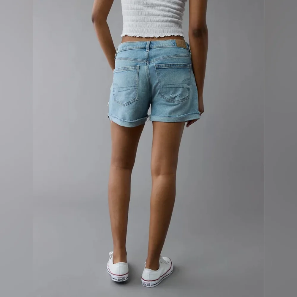 AE American Eagle Low Rise Ex Boyfriend Denim Light Jean Shorts Stretch NWOT 4 - Picture 2 of 15